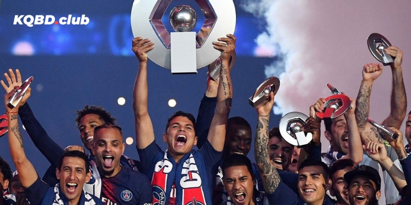 Bảng xếp hạng FIFA cho thấy thứ hạng của các đội tuyển bóng đá trên thế giới